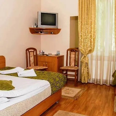 Iris Hotel 3*