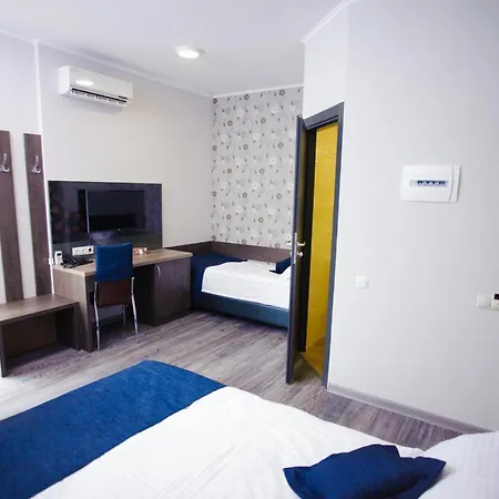 Iris Hotel 3*